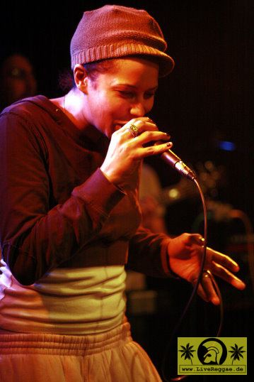 Marlene Johnson (D) with Jah Sesco and The House Of Riddim Band - Nato, Leipzig 14. Dezember 2006 (5).JPG